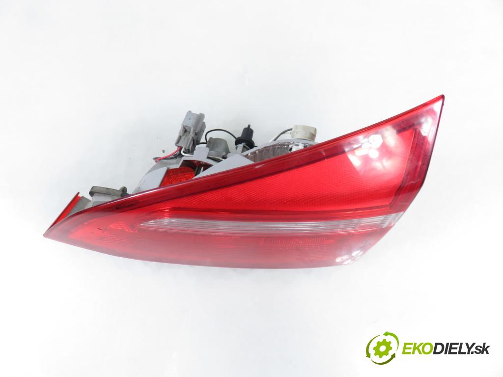 FORD FOCUS III Turnier KOMBI 2015 88,00 1.5 TDCi - XWDB 1499,00 Svetlo pravé zadné kufor F1EB13A602BA