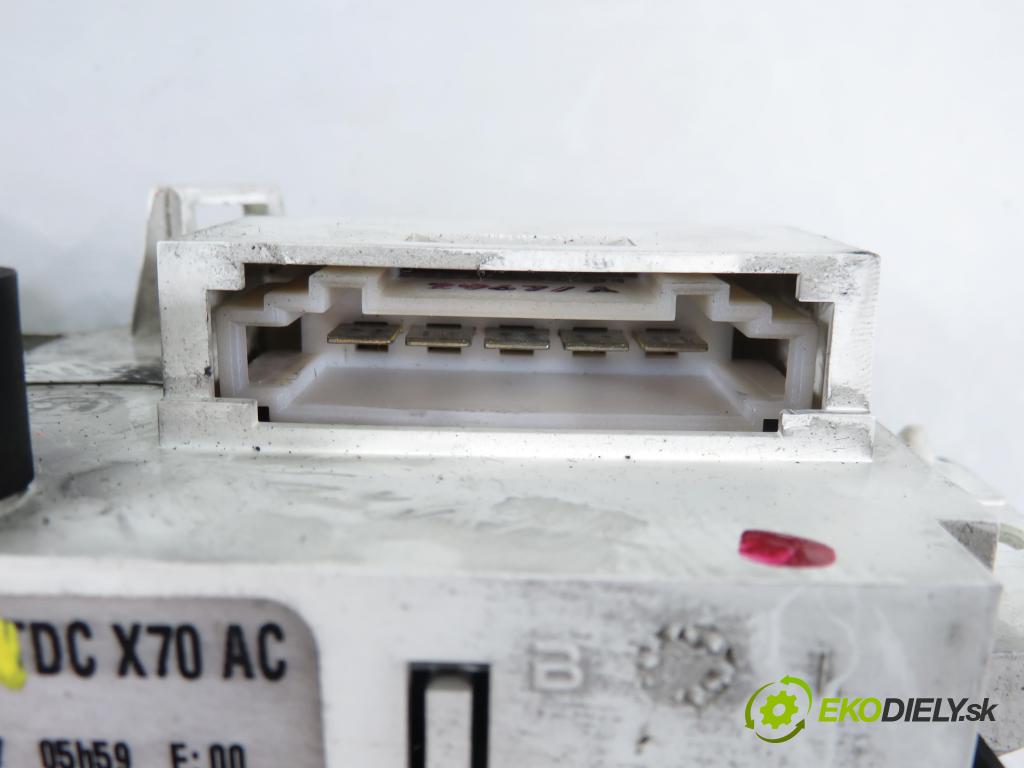 RENAULT MASTER II Skrzynia (FD) FURGON 2007 88,00 2.5 dCi 120 - G9U 650 2464,00 Panel kúrenia KLIMATIZACE: N2385001