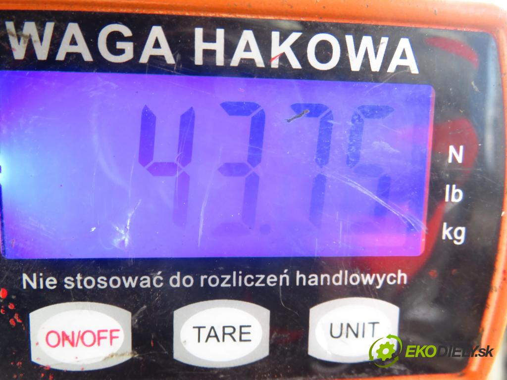 AUDI A3 (8L1) HB 1998 74,00 1.6 8V 101 - AEH 1595,00 Výstuha zadná ABS