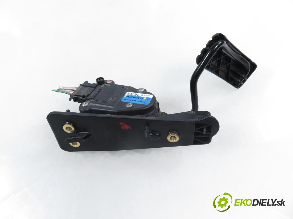 RENAULT ESPACE IV (JK0/1_) MINIVAN 2007 110,00 2.0 dCi 150 - M9R 740 1995,00 Potenciometer plynu 8200700390 (Potenciometer plynového pedálu)