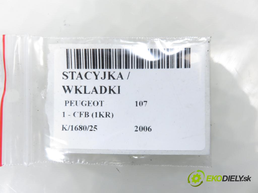 PEUGEOT 107 (PM_, PN_) HB 2006 50,00 1.0 68 - CFB (1KR) 998,00 spinačka N0502200 ; N0501477 (Spínacia skrinka)