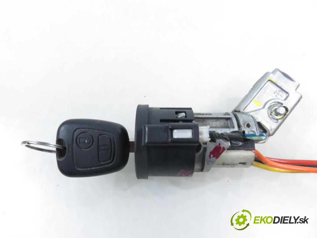 PEUGEOT 107 (PM_, PN_) HB 2006 50,00 1.0 68 - CFB (1KR) 998,00 spinačka N0502200 ; N0501477 (Spínacia skrinka)