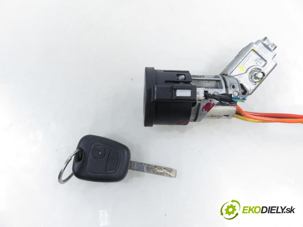 PEUGEOT 107 (PM_, PN_) HB 2006 50,00 1.0 68 - CFB (1KR) 998,00 spinačka N0502200 ; N0501477 (Spínacia skrinka)