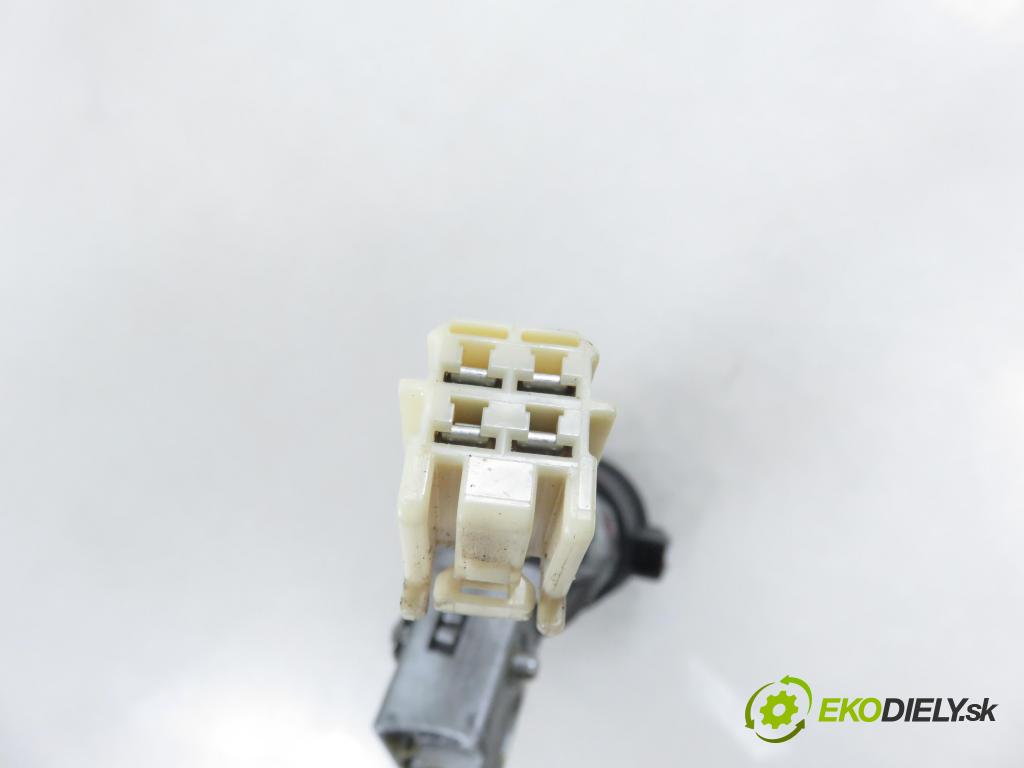 PEUGEOT 107 (PM_, PN_) HB 2006 50,00 1.0 68 - CFB (1KR) 998,00 spinačka N0502200 ; N0501477 (Spínacia skrinka)