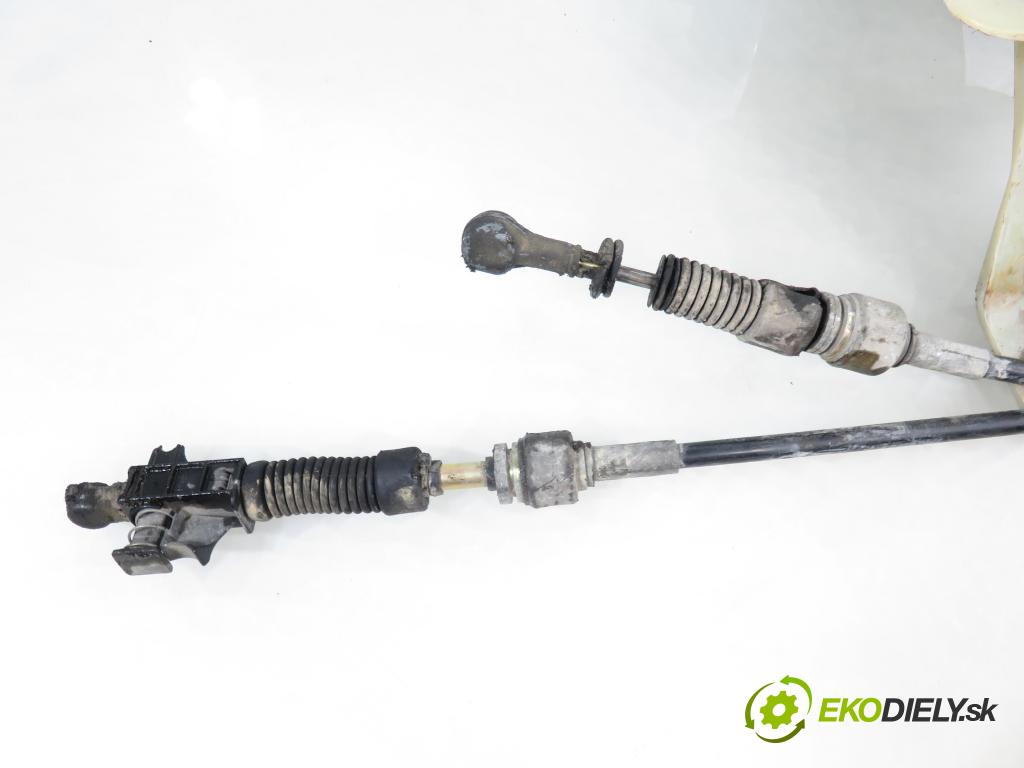 FIAT PUNTO (188_) HB 2003 44,00 1.2 60 - 188 A4.000 1242,00 ZVEDÁK: 46519173