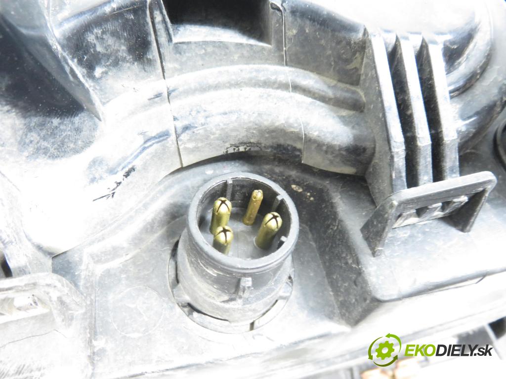 AUDI A3 (8L1) HB 1996 92,00 1.8 - AGN 1781,00 Svetlo PP