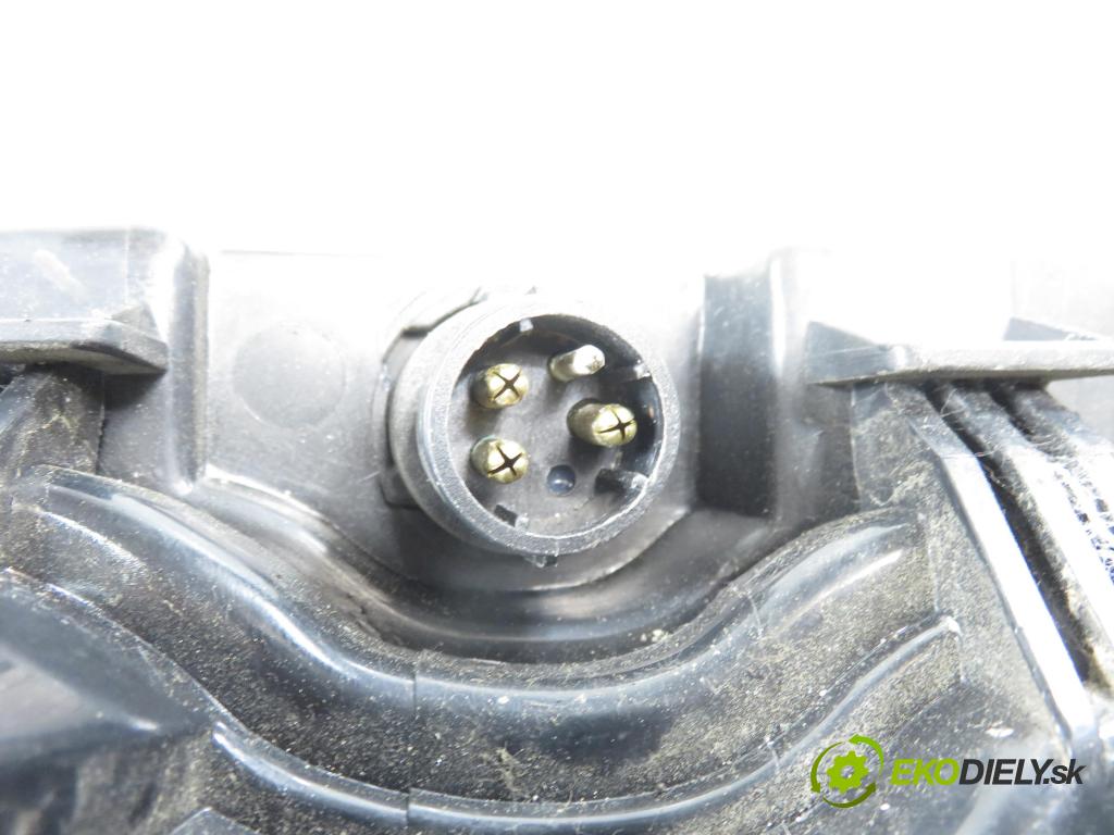 AUDI A3 (8L1) HB 1996 92,00 1.8 - AGN 1781,00 Svetlo LP