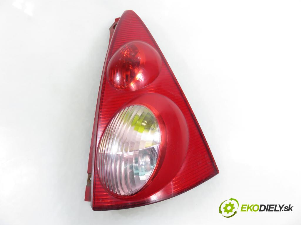 PEUGEOT 107 (PM_, PN_) HB 2006 50,00 1.0 68 - CFB (1KR) 998,00 Svetlo pravé zadné 815500H040