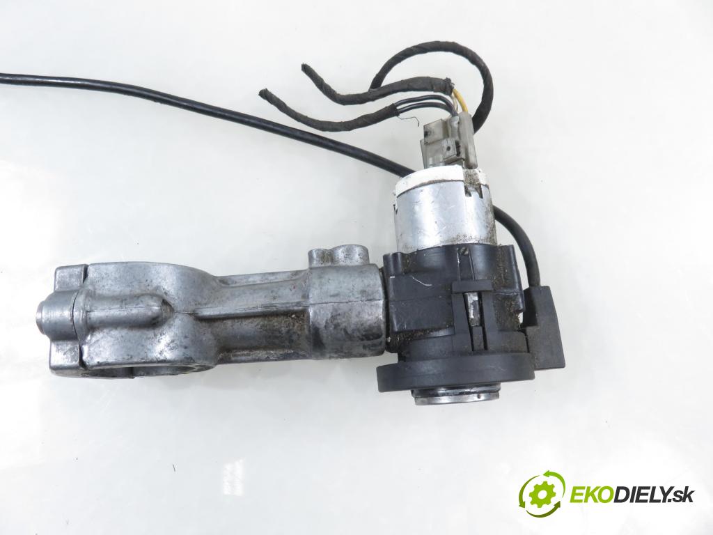 SKODA FELICIA I kombi (6U5) KOMBI 1999 47,00 1.9 D - AEF 1896,00 spinačka 441022221176 ; 1H0953257BB (Spínacia skrinka)