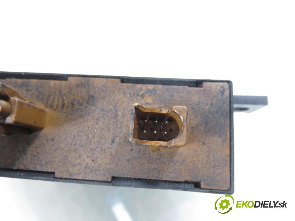 SKODA FELICIA I kombi (6U5) KOMBI 1999 47,00 1.9 D - AEF 1896,00 spinačka 441022221176 ; 1H0953257BB (Spínacia skrinka)