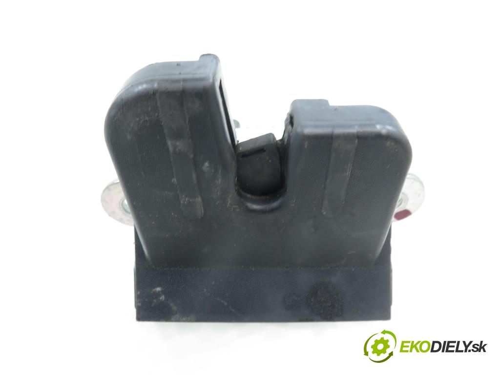 SEAT IBIZA IV (6J5, 6P1) HB 2009 77,00 1.9 TDI - BLS 1896,00 zámok dverí kufor EL. 6J3827505
