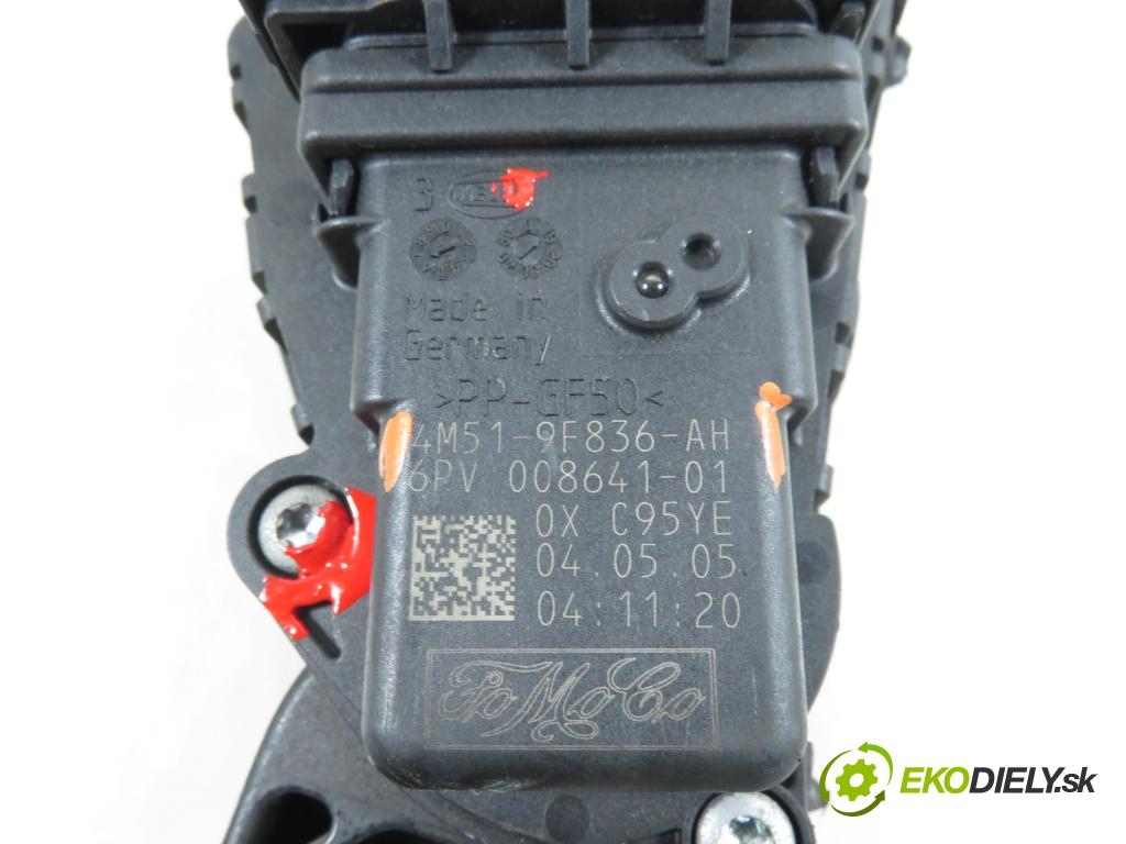 VOLVO V50 (MW) KOMBI 2006 100,00 2.0 D 136 - D 4204 T (PSA) 1997,00 Potenciometer plynu 4M519F836AH ; 6PV00864101 (Potenciometer plynového pedálu)