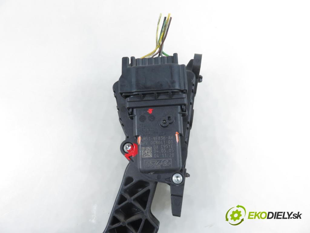 VOLVO V50 (MW) KOMBI 2006 100,00 2.0 D 136 - D 4204 T (PSA) 1997,00 Potenciometer plynu 4M519F836AH ; 6PV00864101 (Potenciometer plynového pedálu)