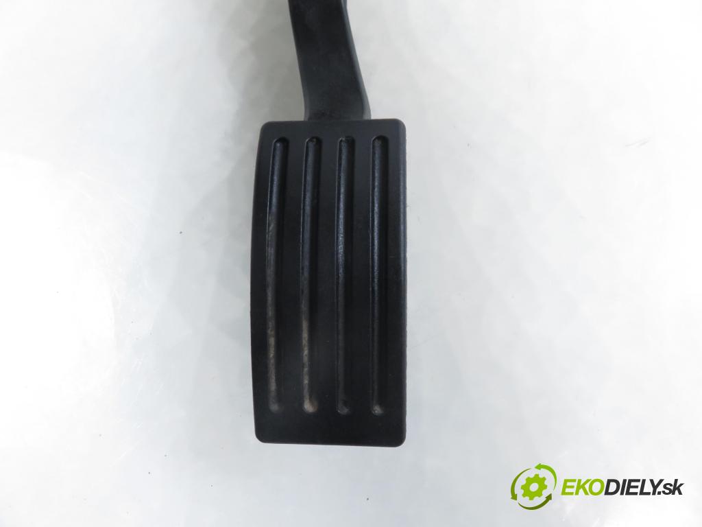 VOLVO V50 (MW) KOMBI 2006 100,00 2.0 D 136 - D 4204 T (PSA) 1997,00 Potenciometer plynu 4M519F836AH ; 6PV00864101 (Potenciometer plynového pedálu)