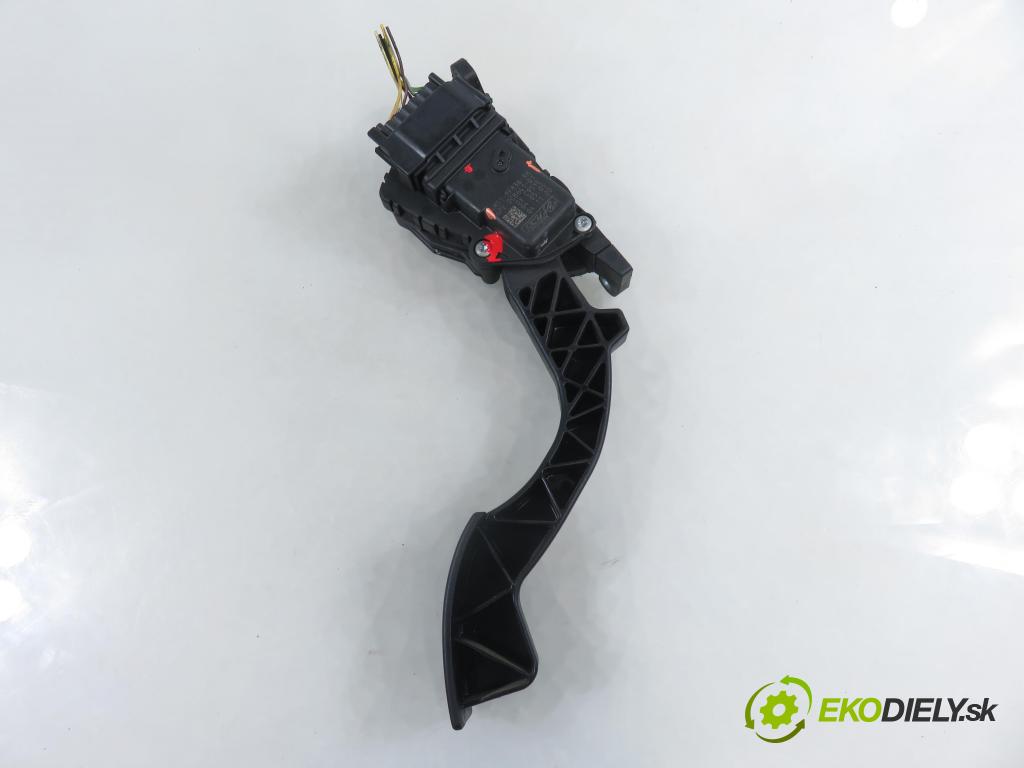 VOLVO V50 (MW) KOMBI 2006 100,00 2.0 D 136 - D 4204 T (PSA) 1997,00 Potenciometer plynu 4M519F836AH ; 6PV00864101 (Potenciometer plynového pedálu)