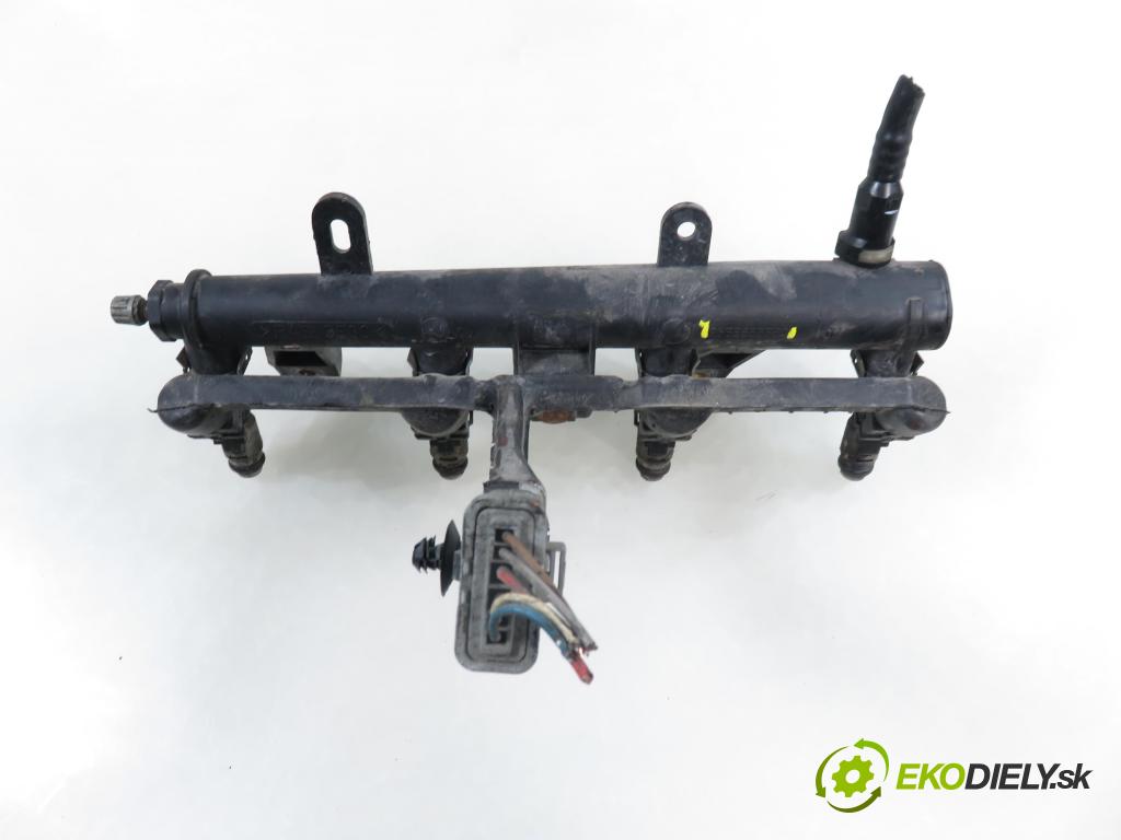 PEUGEOT 206 liftback (2A/C) HB 2004 440,00 1.1 i - HFX (TU1JP) 1124,00 Lišta vstrekovacia 9655833580 (Vstrekovacia lišta)