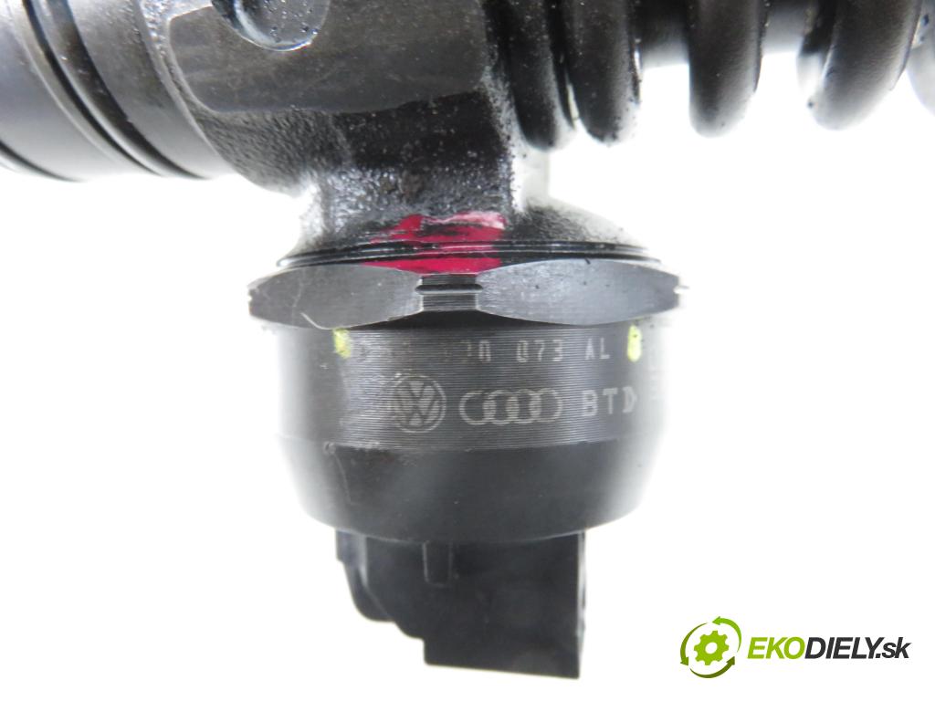 AUDI A4 (8E2, B6) SEDAN 2001 96,00 1.9 TDI PD 130 - AWX 1896,00 Vstrekovač 038130073AL ; 0414720039 (Vstrekovač paliva)