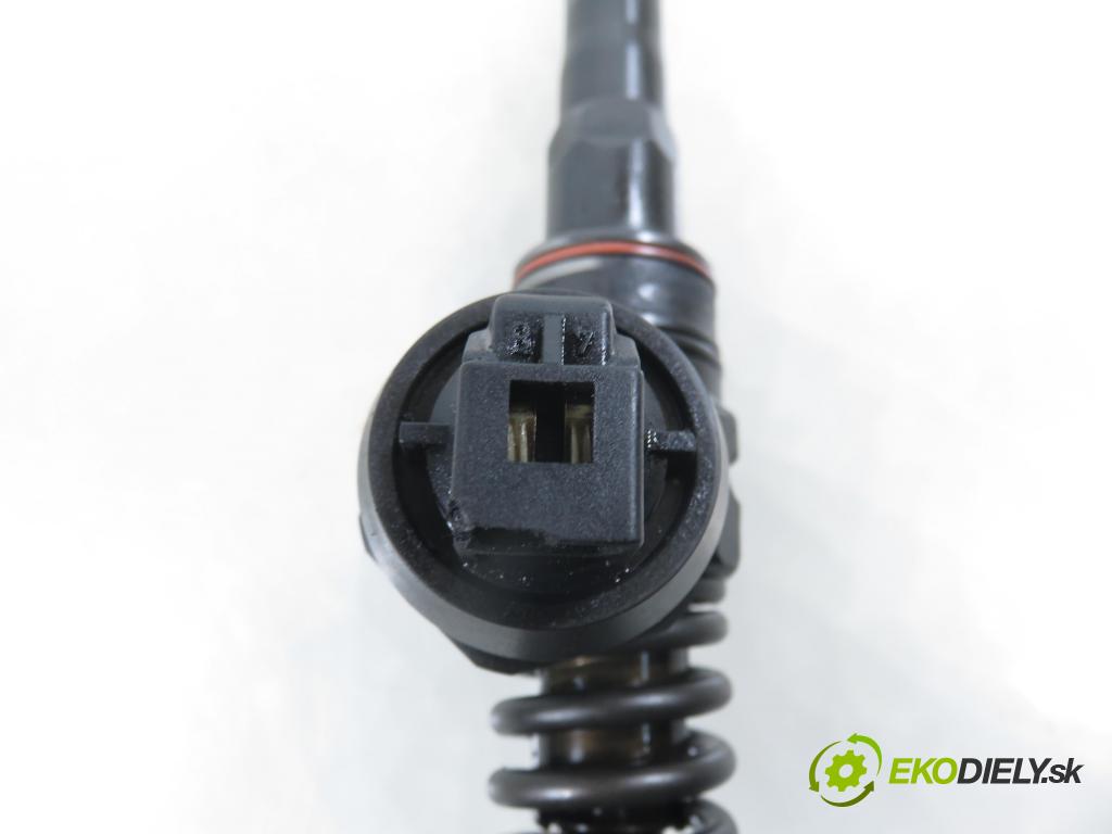 AUDI A4 (8E2, B6) SEDAN 2001 96,00 1.9 TDI PD 130 - AWX 1896,00 Vstrekovač 038130073AR ; 0414720214 (Vstrekovač paliva)