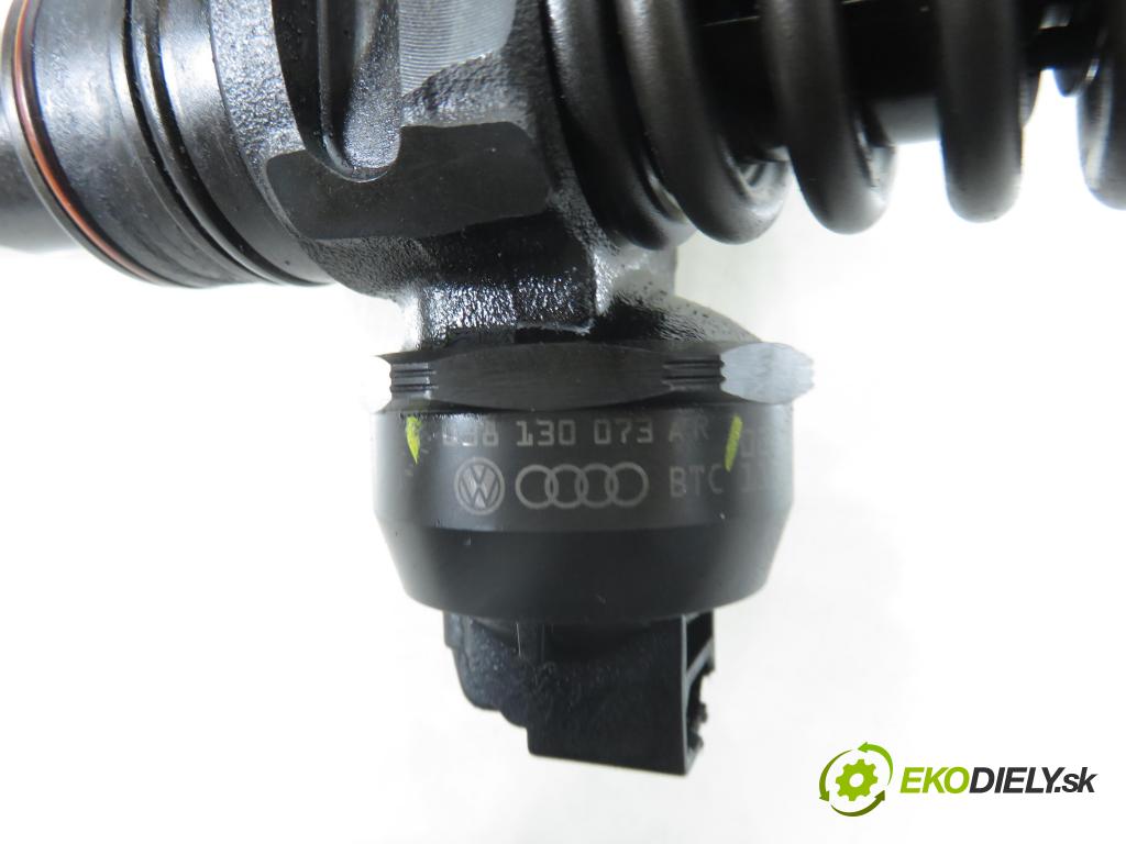 AUDI A4 (8E2, B6) SEDAN 2001 96,00 1.9 TDI PD 130 - AWX 1896,00 Vstrekovač 038130073AR ; 0414720214 (Vstrekovač paliva)