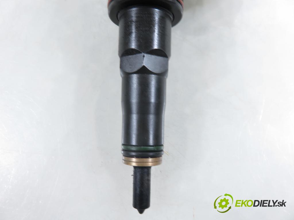 AUDI A4 (8E2, B6) SEDAN 2001 96,00 1.9 TDI PD 130 - AWX 1896,00 Vstrekovač 038130073AR ; 0414720214 (Vstrekovač paliva)