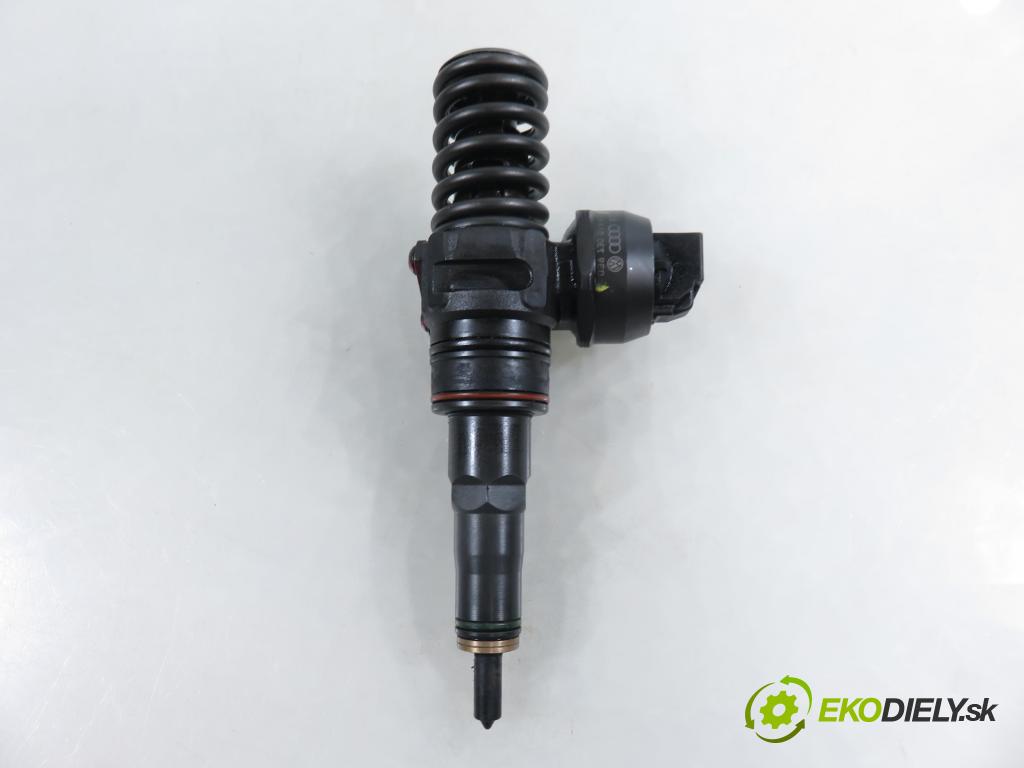 AUDI A4 (8E2, B6) SEDAN 2001 96,00 1.9 TDI PD 130 - AWX 1896,00 Vstrekovač 038130073AR ; 0414720214 (Vstrekovač paliva)