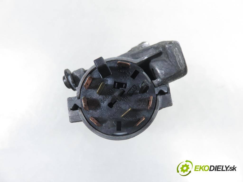 VW GOLF IV (1J1) HB 1998 55,00 1.4 16V - AHW 1390,00 spinačka 4B0905851C (Spínacia skrinka)