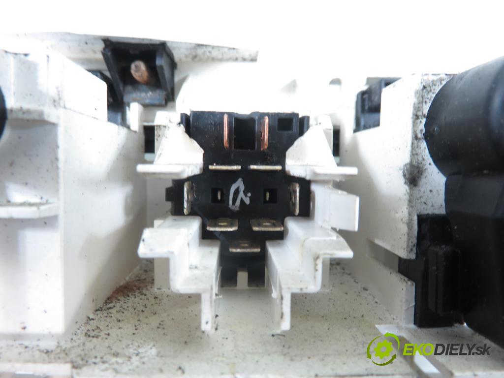 OPEL CORSA B (S93) HB 1998 48,00 1.2 i 16V - X 12 XE 1199,00 Panel kúrenia 90386823