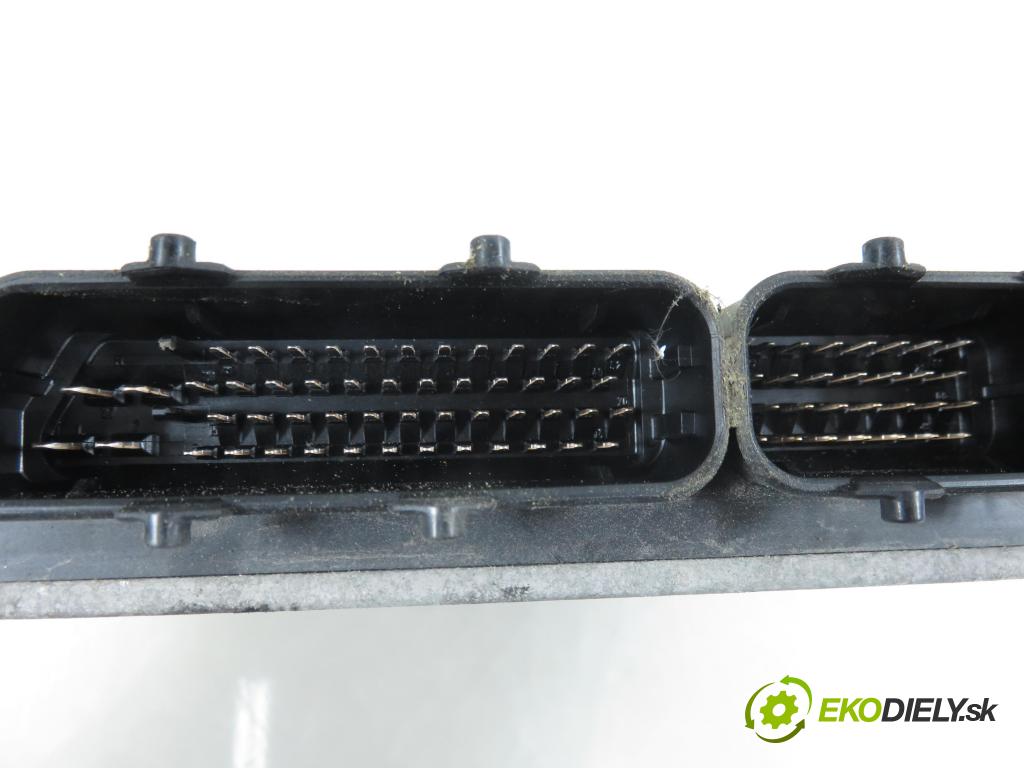 VW GOLF IV (1J1) HB 1999 74,00 1.6 - AKL 1595,00 Riadiaca jednotka Motor 06A906019AK ; 5WP4417