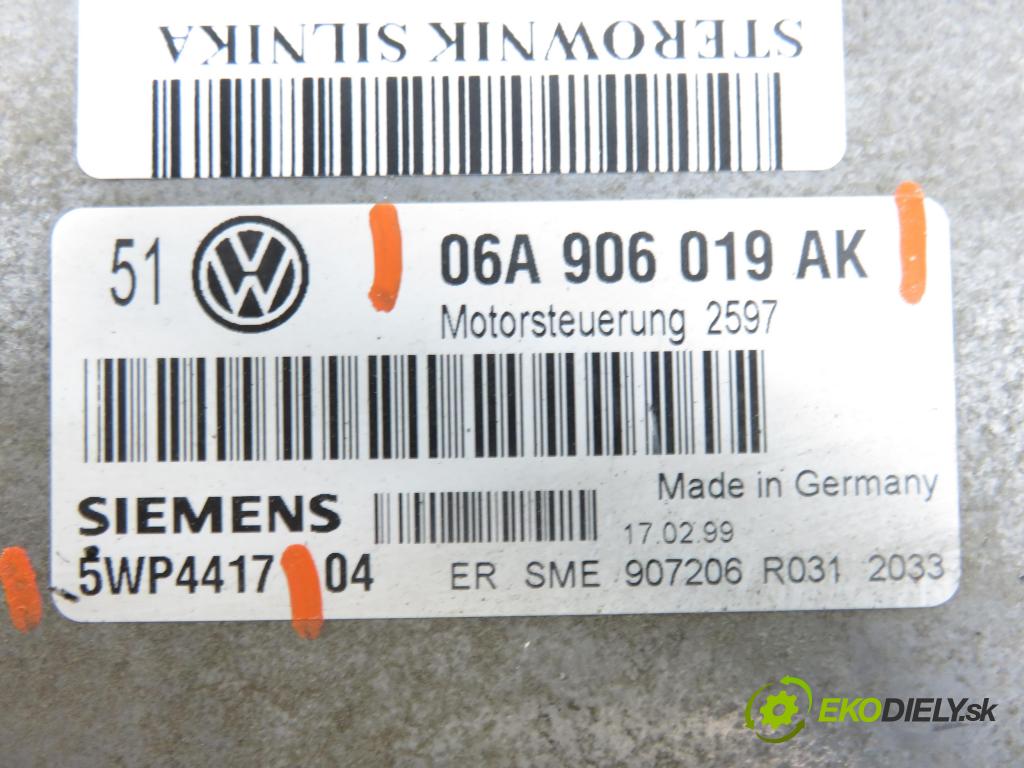 VW GOLF IV (1J1) HB 1999 74,00 1.6 - AKL 1595,00 Riadiaca jednotka Motor 06A906019AK ; 5WP4417