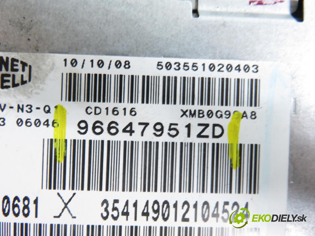 CITROEN C5 III (RD_) SEDAN 2008 155,00 3.0 V6 211 - XFV (ES9A) 2946,00 RADIO CD 96647951ZD