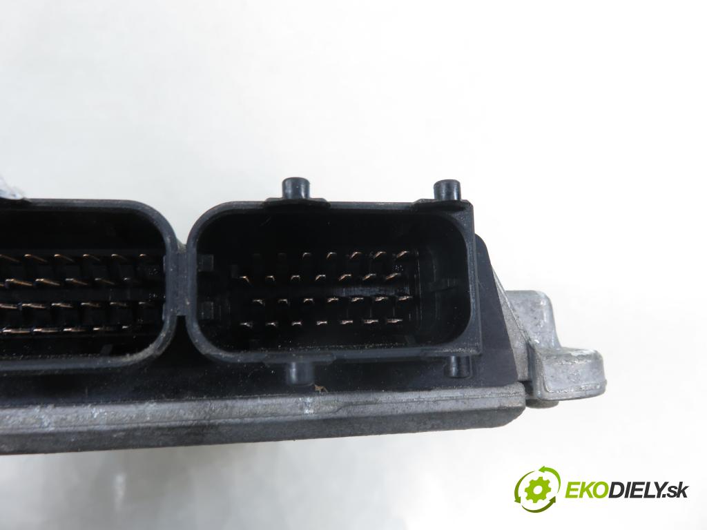 AUDI A3 (8L1) HB 1997 81,00 1.9 TDI - ASV 1896,00 Riadiaca jednotka Motor 038906018BB ; 0281001757
