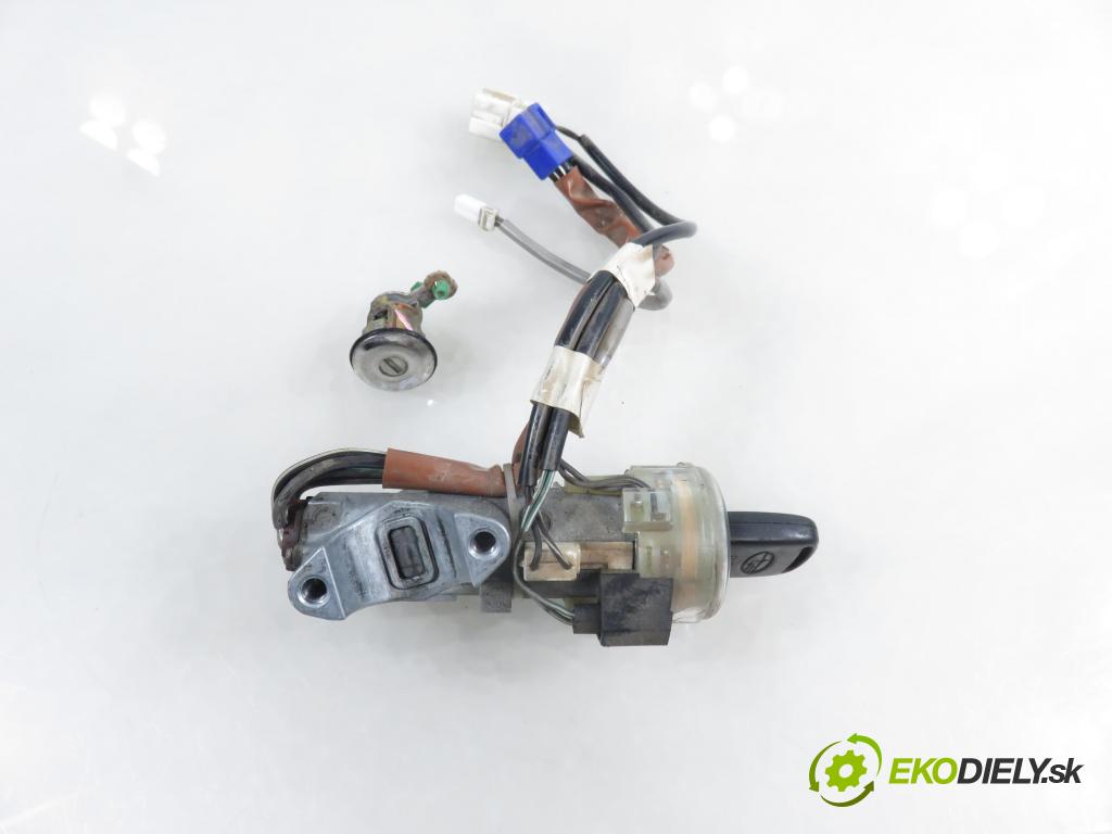SUBARU FORESTER (SG_) KOMBI 2006 92,00 2.0 AWD 125 - EJ201 1994,00 spinačka / zámky X1T26171