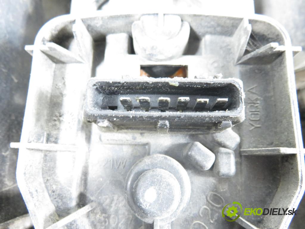 PEUGEOT PARTNER Combispace (5F) KOMBIVAN 2004 66,00 2.0 HDI - RHY (DW10TD) 1997,00 Svetlo pravé zadné 9625292180