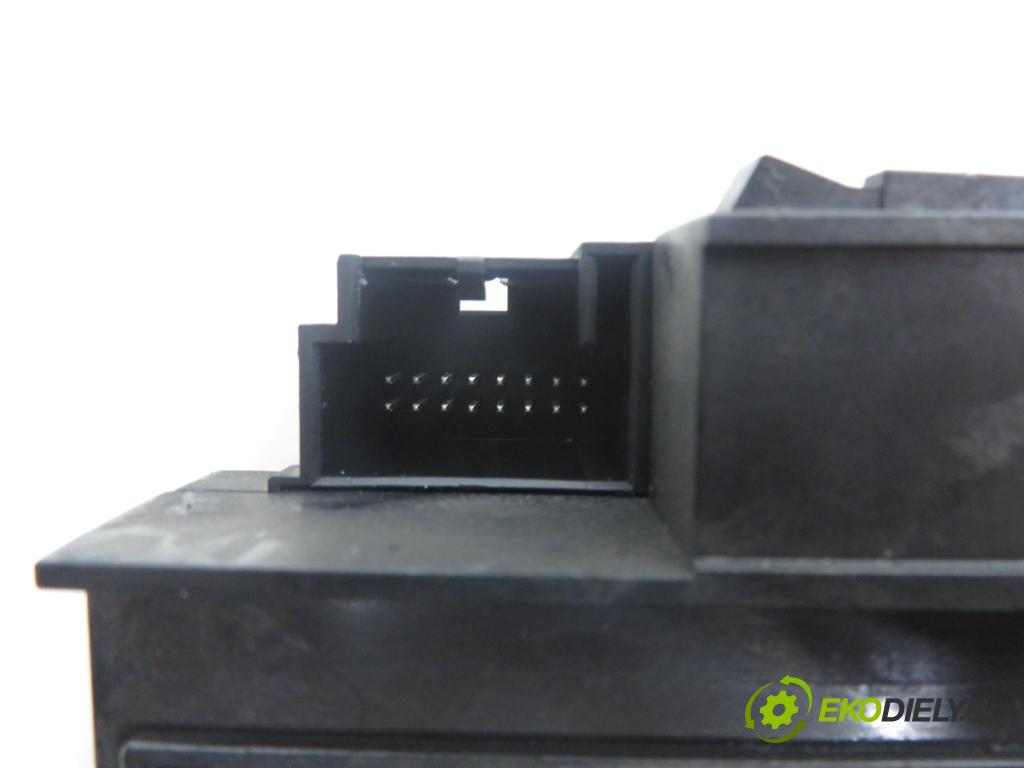 VW PASSAT B6 (3C2) SEDAN 2007 125,00 2.0 TDI - BMR 1968,00 spinačka 3C0905843Q (Spínacia skrinka)