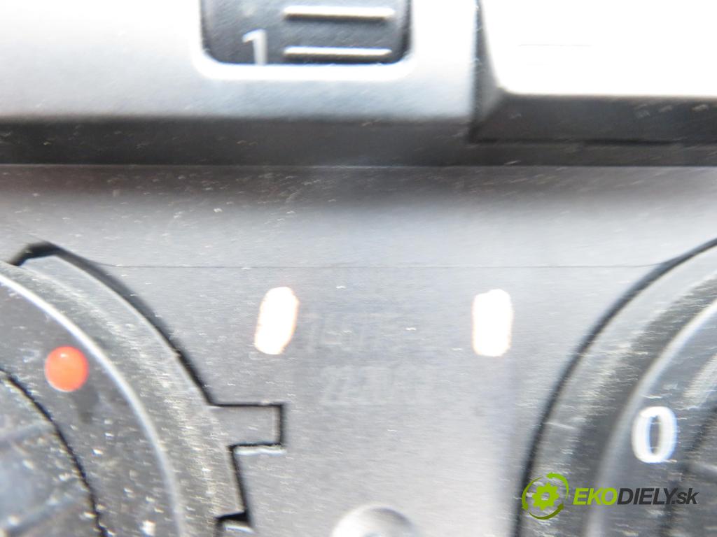 VW PASSAT B6 (3C2) SEDAN 2007 125,00 2.0 TDI - BMR 1968,00 Panel kúrenia KLIMATRONIK 74677581