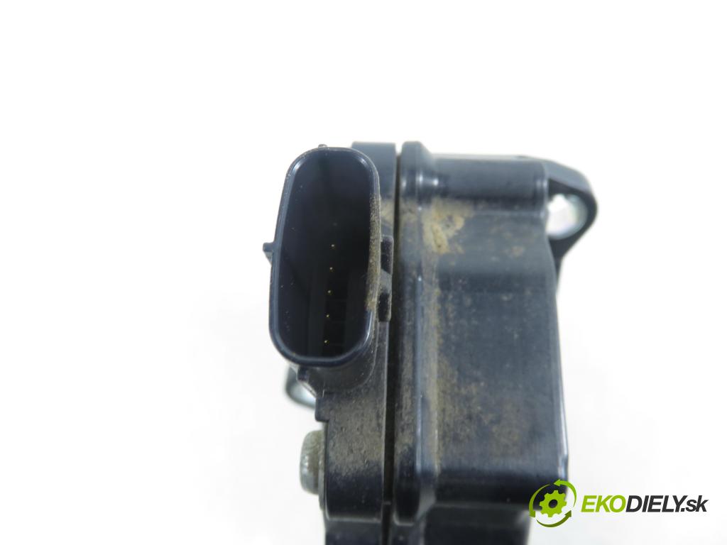 SUBARU FORESTER (SG_) KOMBI 2006 92,00 2.0 AWD 125 - EJ201 1994,00 Potenciometer plynu 1988007060 ; 36010SA060 (Potenciometer plynového pedálu)