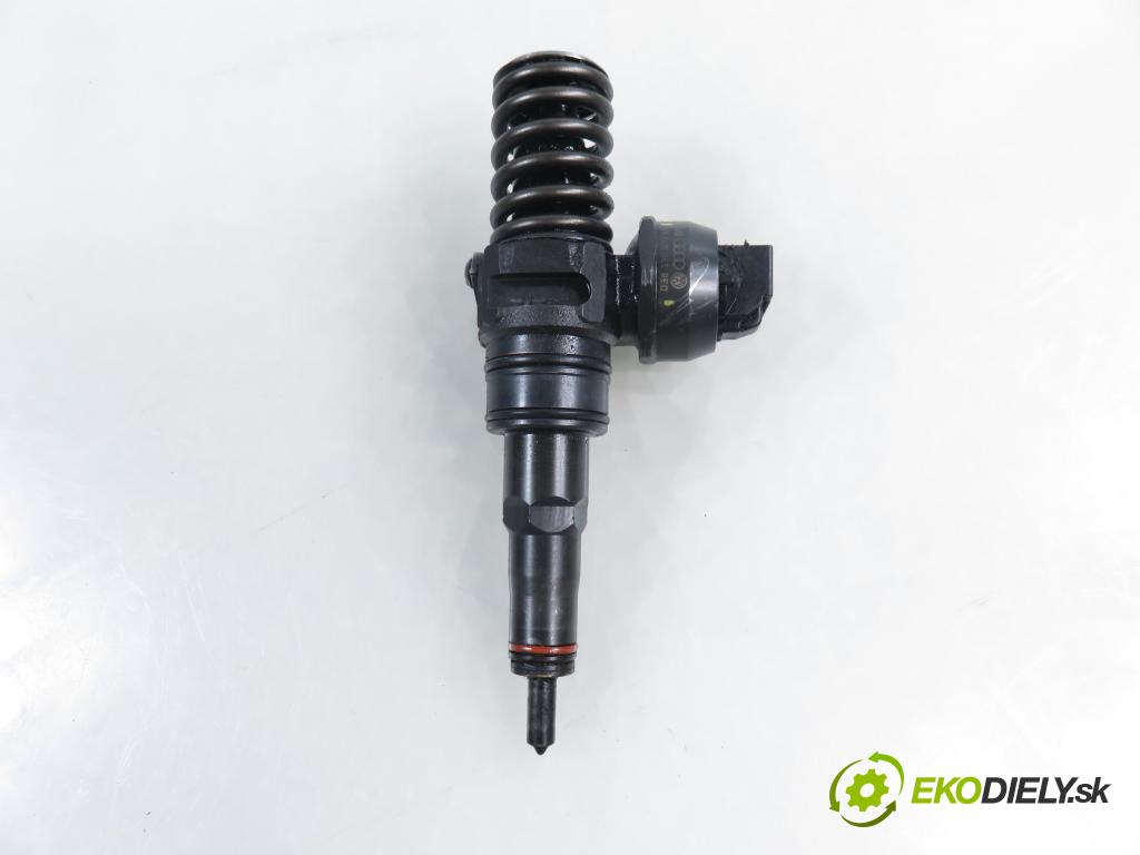 AUDI A4 (8E2, B6) SEDAN 2001 96,00 1.9 TDI PD 130 - AWX 1896,00 Vstrekovač 038130073AR ; 0414720214 (Vstrekovač paliva)