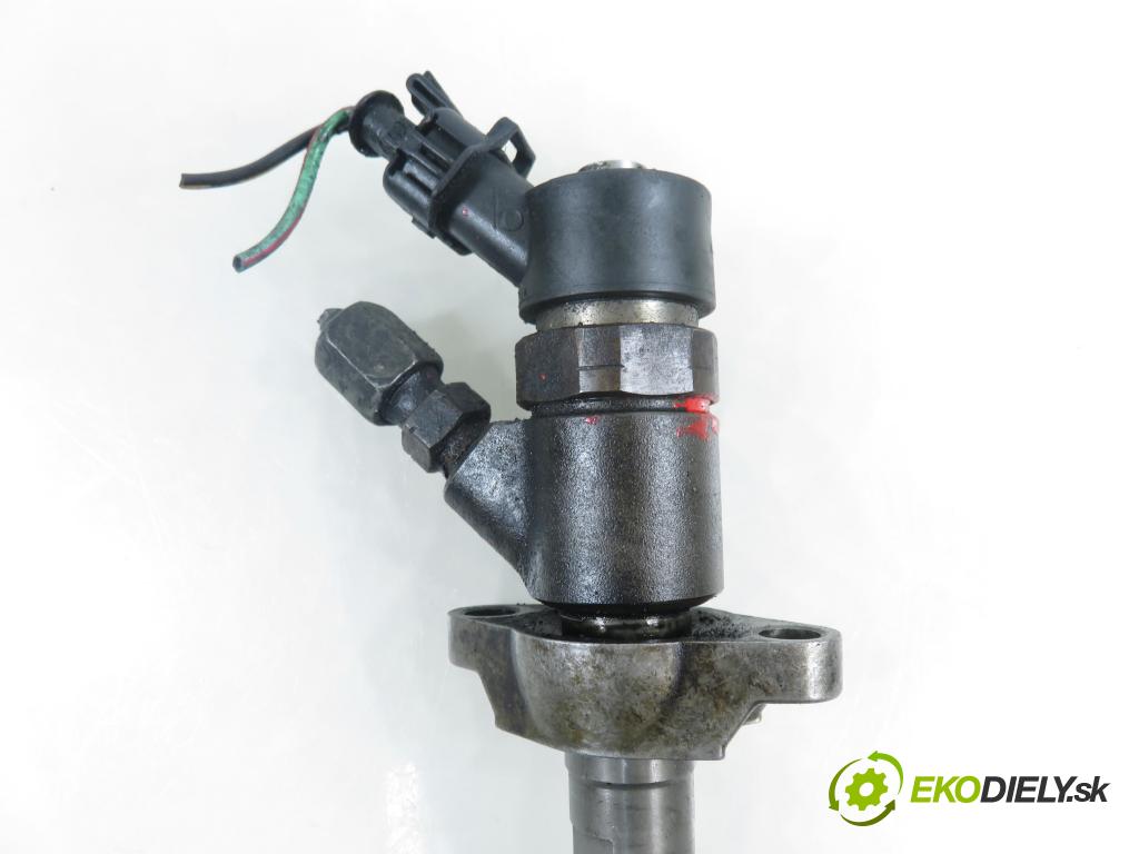 FORD FOCUS II (DA_, HCP) HB 2005 66,00 1.6 TDCi 90 - HHDA 1560,00 vstrekovač 0445110239 (Vstrekovač paliva)