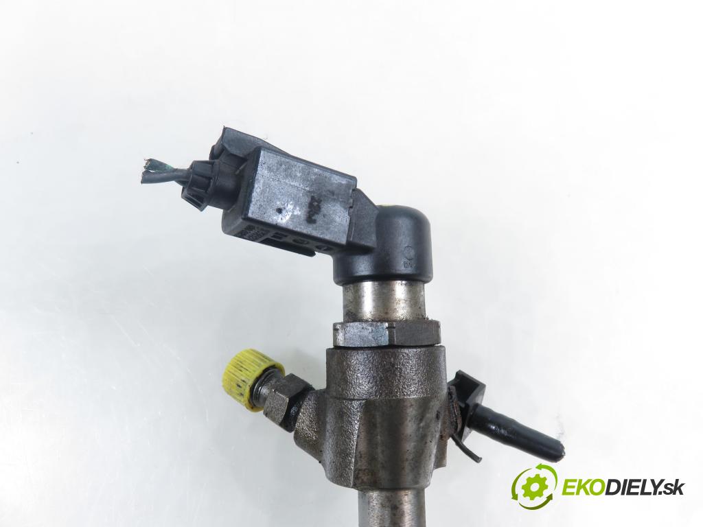 FORD FOCUS II (DA_, HCP) HB 2009 85,00 1.8 TDCi 115 - KKDA 1753,00 vstrekovač 4M5Q9F593AD (Vstrekovač paliva)