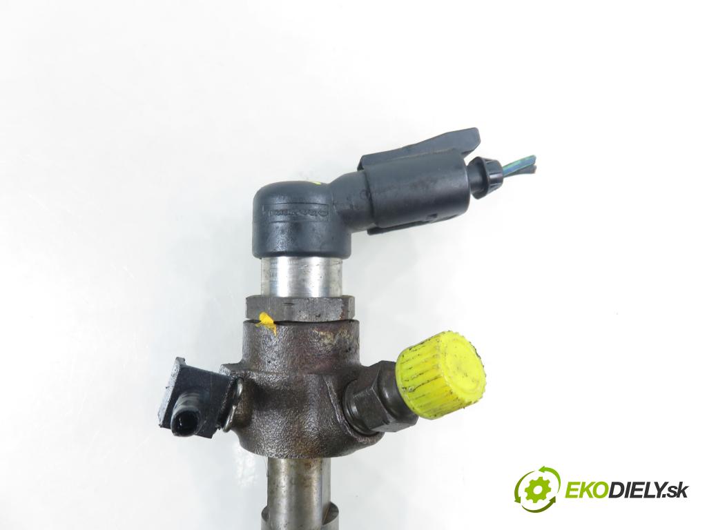 FORD FOCUS II (DA_, HCP) HB 2009 85,00 1.8 TDCi 115 - KKDA 1753,00 vstrekovač 4M5Q9F593AD (Vstrekovač paliva)