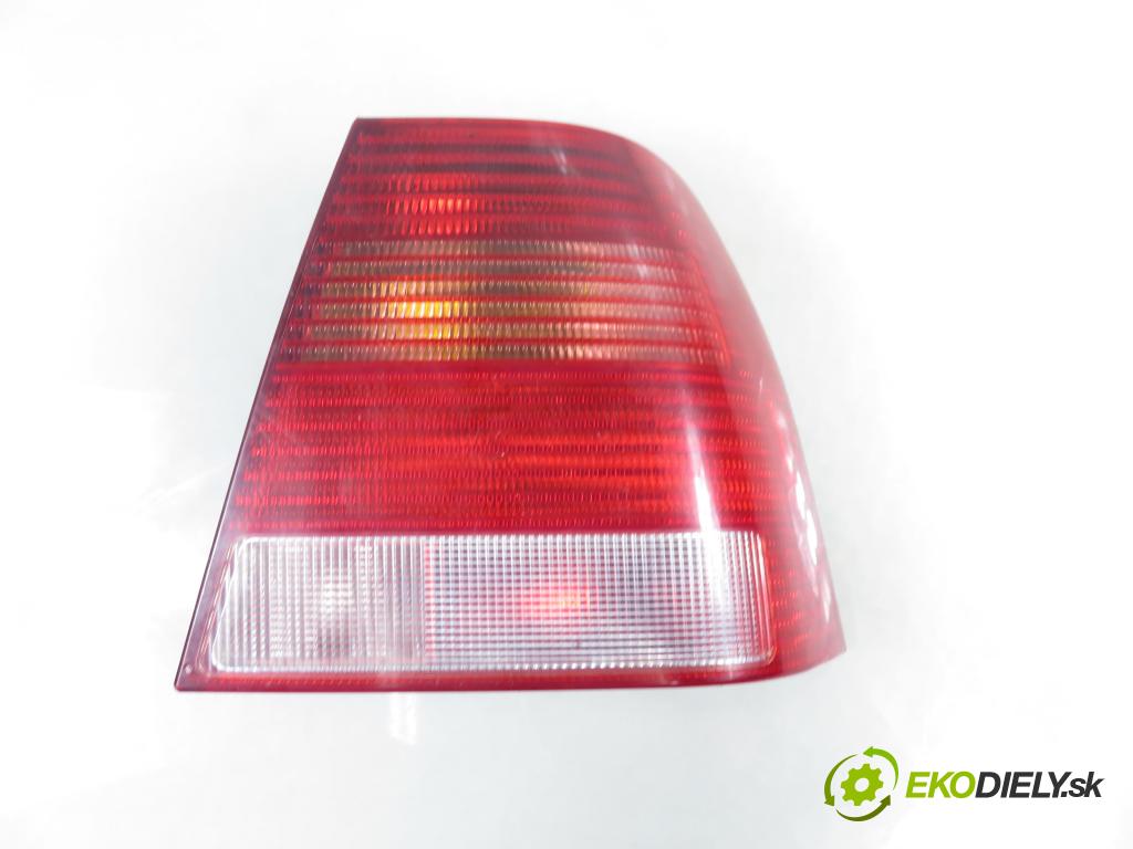 VW BORA (1J2) SEDAN 1999 66,00 1.9 TDI - AGR 1896,00 světlo pravé zadní 1J5945257
