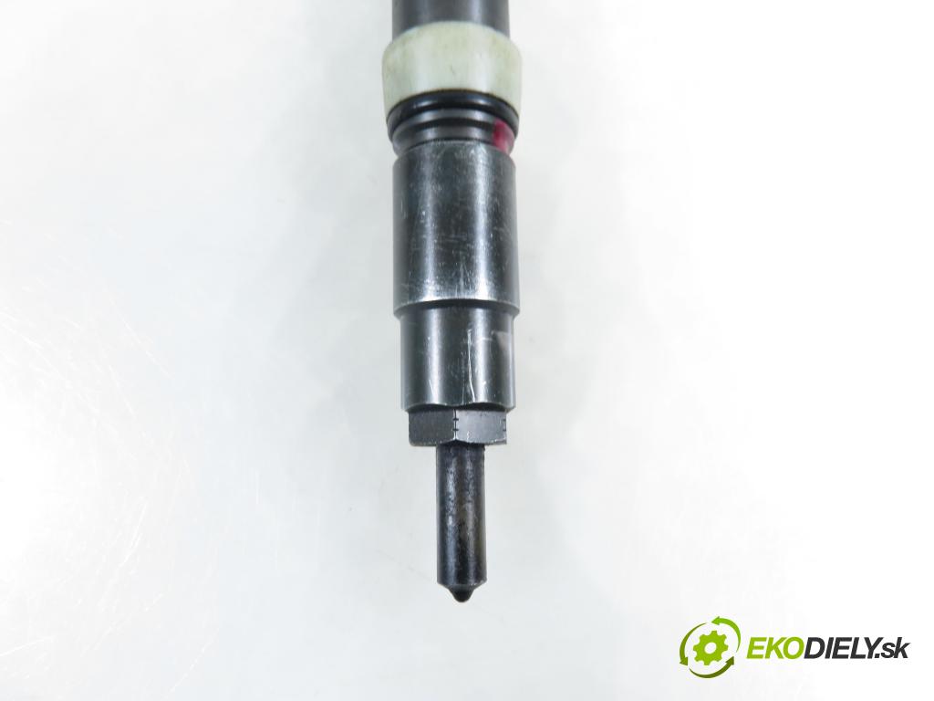 TOYOTA AVENSIS Kombi (_T25_) KOMBI 2004 85,00 2.0 D-4D 116 - 1CD-FTV 1995,00 vstrekovač 236700G010 (Vstrekovač paliva)