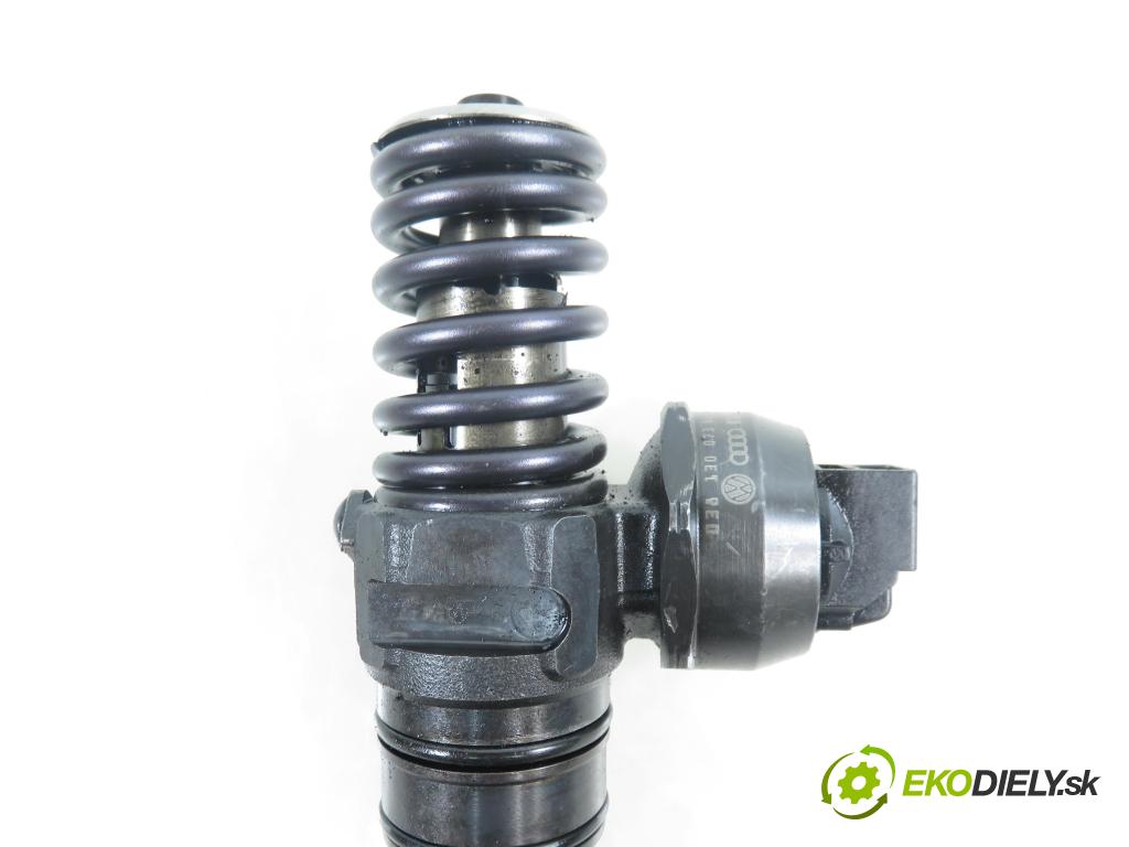 AUDI A4 (8E2, B6) SEDAN 2001 96,00 1.9 TDI PD 130 - AWX 1896,00 Vstrekovač 038130073BA ; 0414720216 (Vstrekovač paliva)