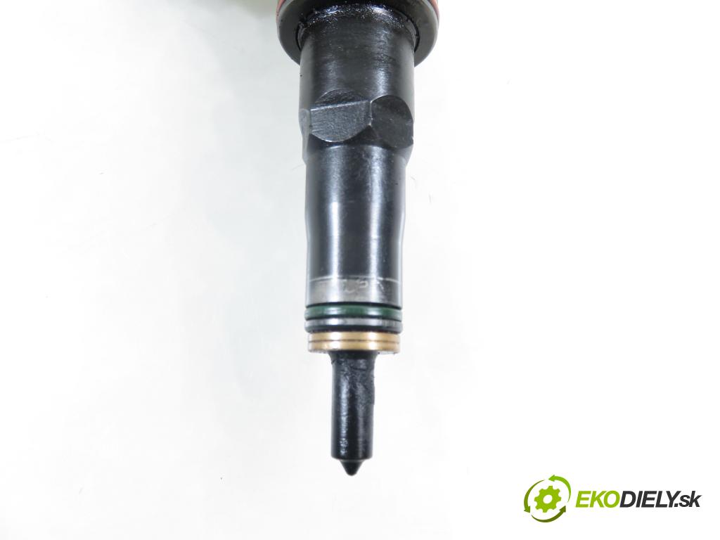 AUDI A4 (8E2, B6) SEDAN 2001 96,00 1.9 TDI PD 130 - AWX 1896,00 Vstrekovač 038130073AR ; 0414720214 (Vstrekovač paliva)