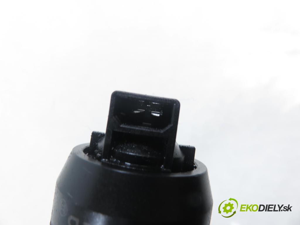 AUDI A4 (8E2, B6) SEDAN 2001 96,00 1.9 TDI PD 130 - AWX 1896,00 Vstrekovač 038130073AR ; 0414720214 (Vstrekovač paliva)