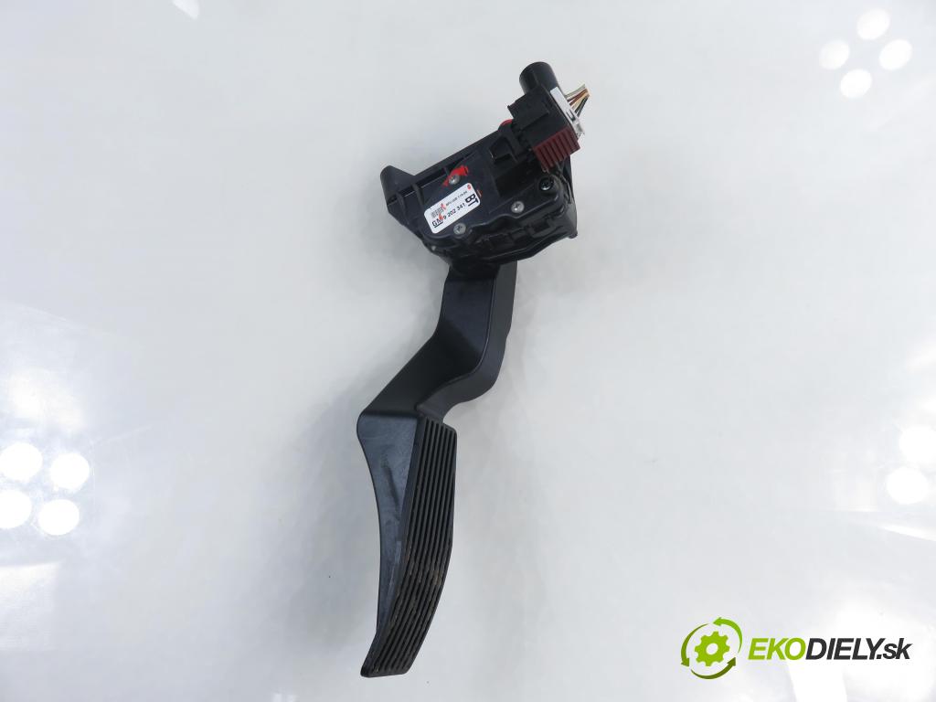 OPEL ZAFIRA B (A05) MINIVAN 2006 74,00 1.9 CDTI 8V 101 - Z 19 DTL 1910,00 Potenciometer plynu 9202341BT ; 6PV00811400 (Potenciometer plynového pedálu)