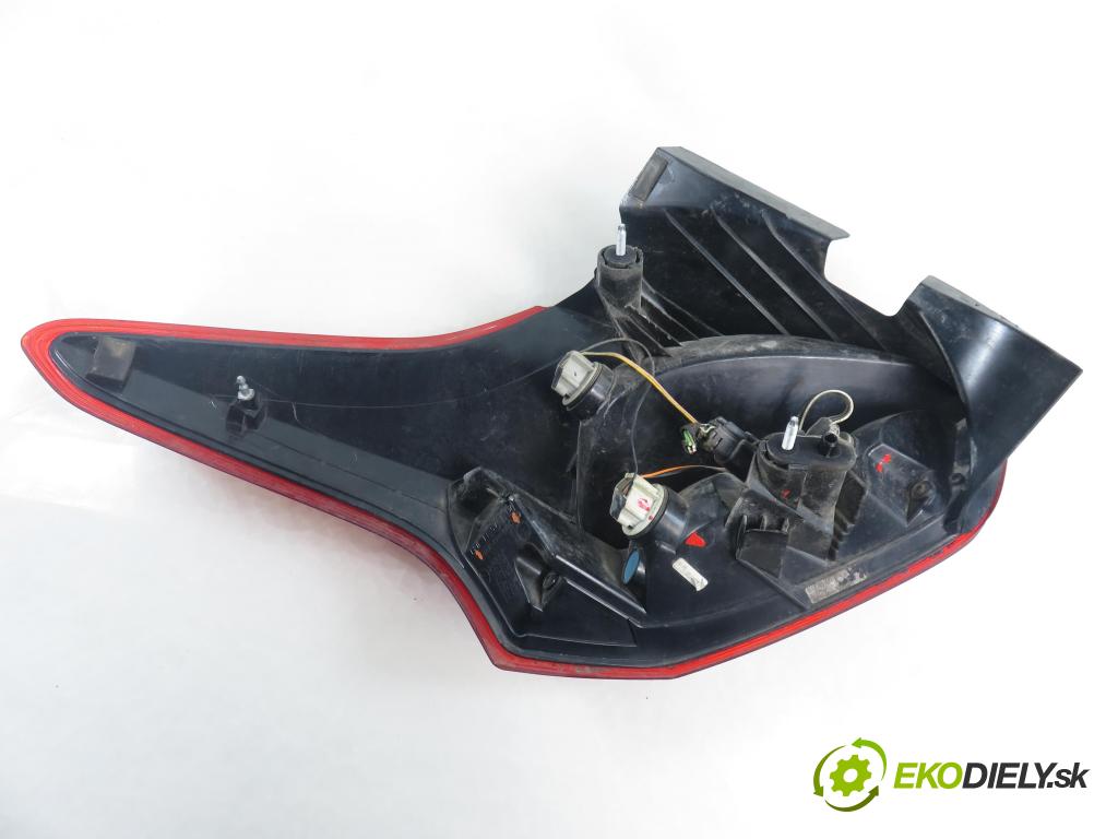 FORD FOCUS III HB 2016 77,00 1.6 Ti VCT 105 - IQDB 1596,00 světlo pravé zadní F1EB13404BC