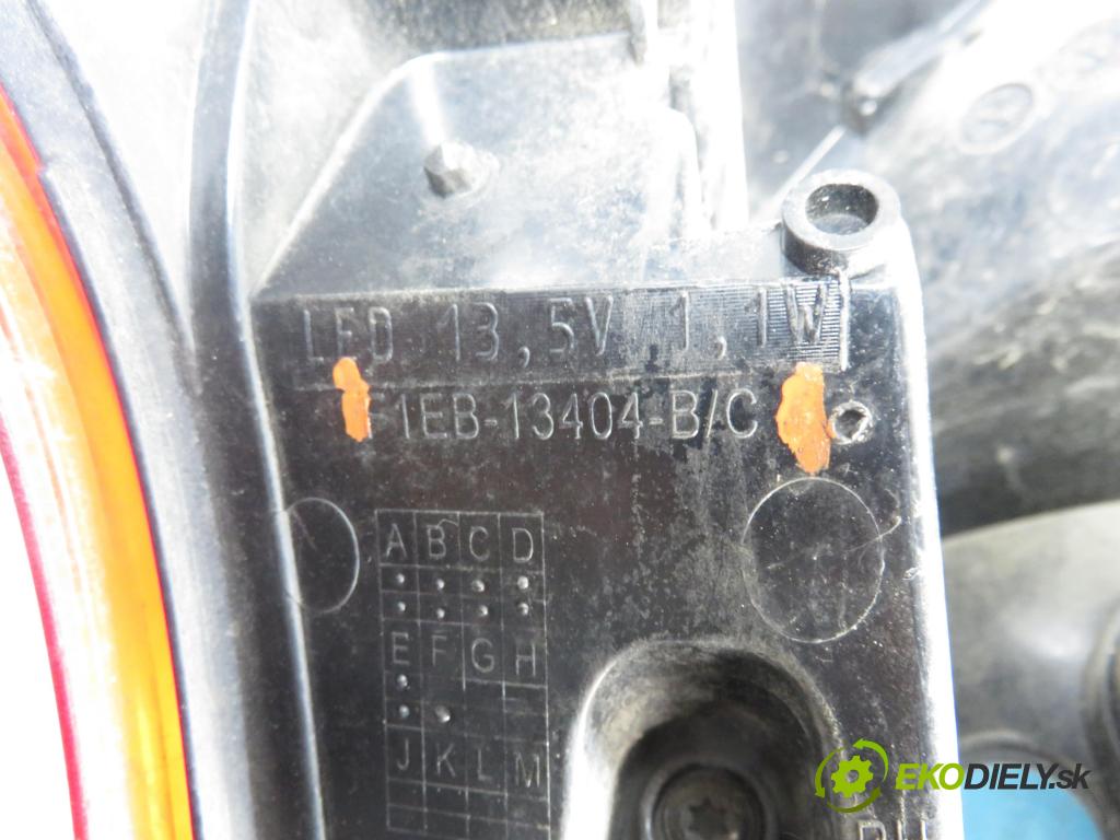 FORD FOCUS III HB 2016 77,00 1.6 Ti VCT 105 - IQDB 1596,00 světlo pravé zadní F1EB13404BC