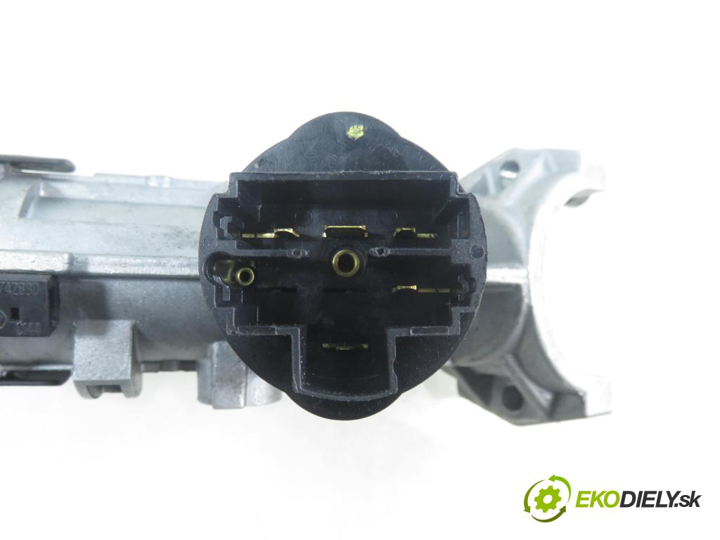 PEUGEOT BOXER Skrzynia FURGON 2007 88,00 2.2 HDi 120 - 4HU (P22DTE) 2198,00 spinačka 01099001 (Spínacia skrinka)