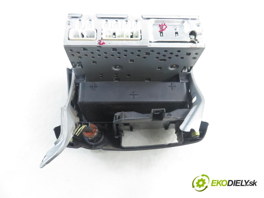 TOYOTA YARIS (_P1_) HB 2002 50,00 1.0 VVT- i 68 - 1SZ-FE 998,00 RADIO Modul 861200D012